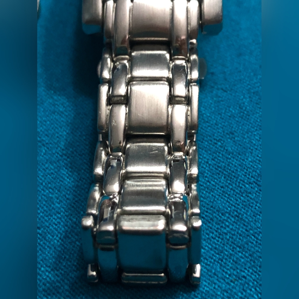 (195)Vintage Beautiful Paolo Gucci ladys Watch 20x24mm case.. - Picture 8 of 15